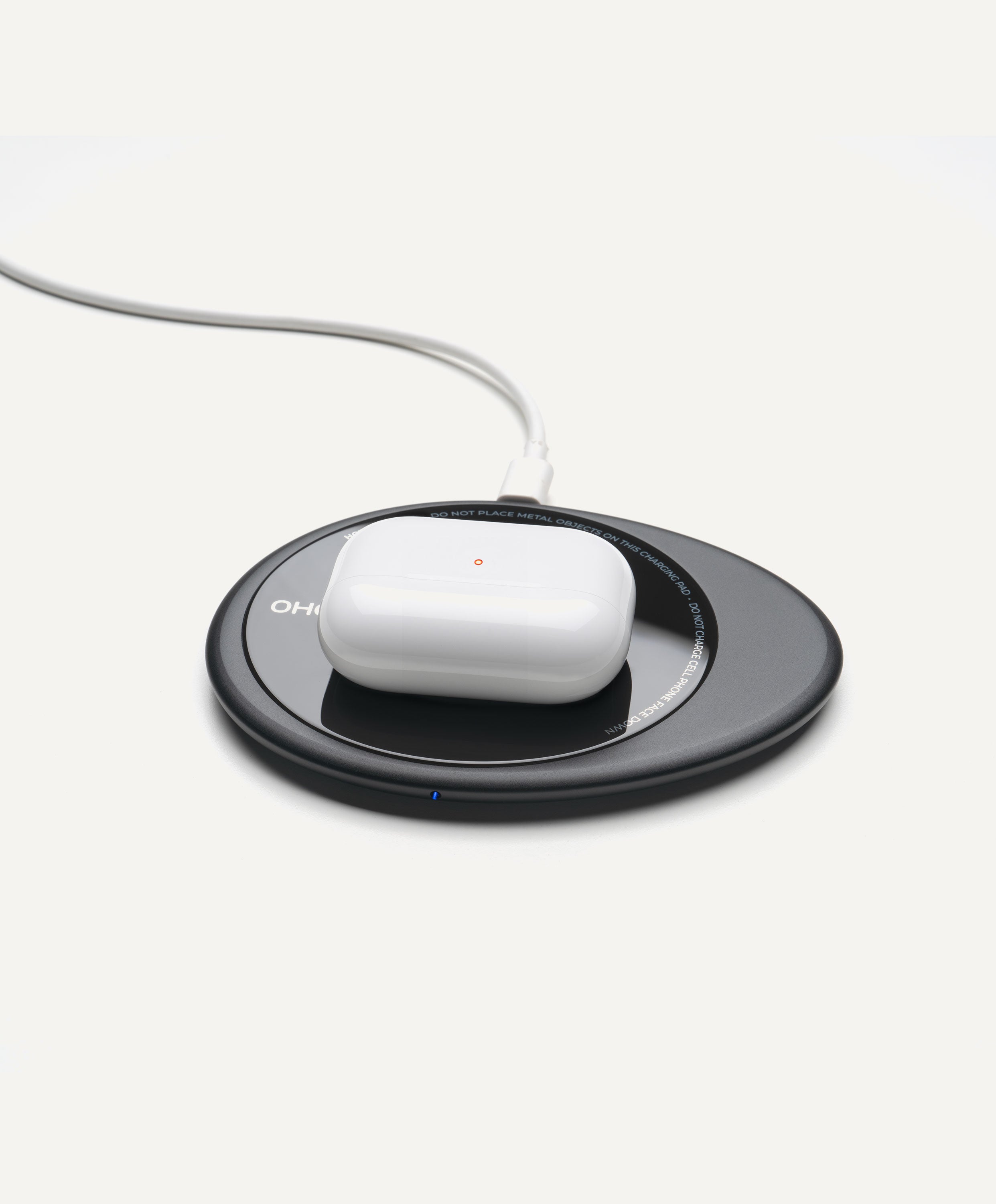 Ui Artist Collection Black OHOM Pad 3 charging AirPods