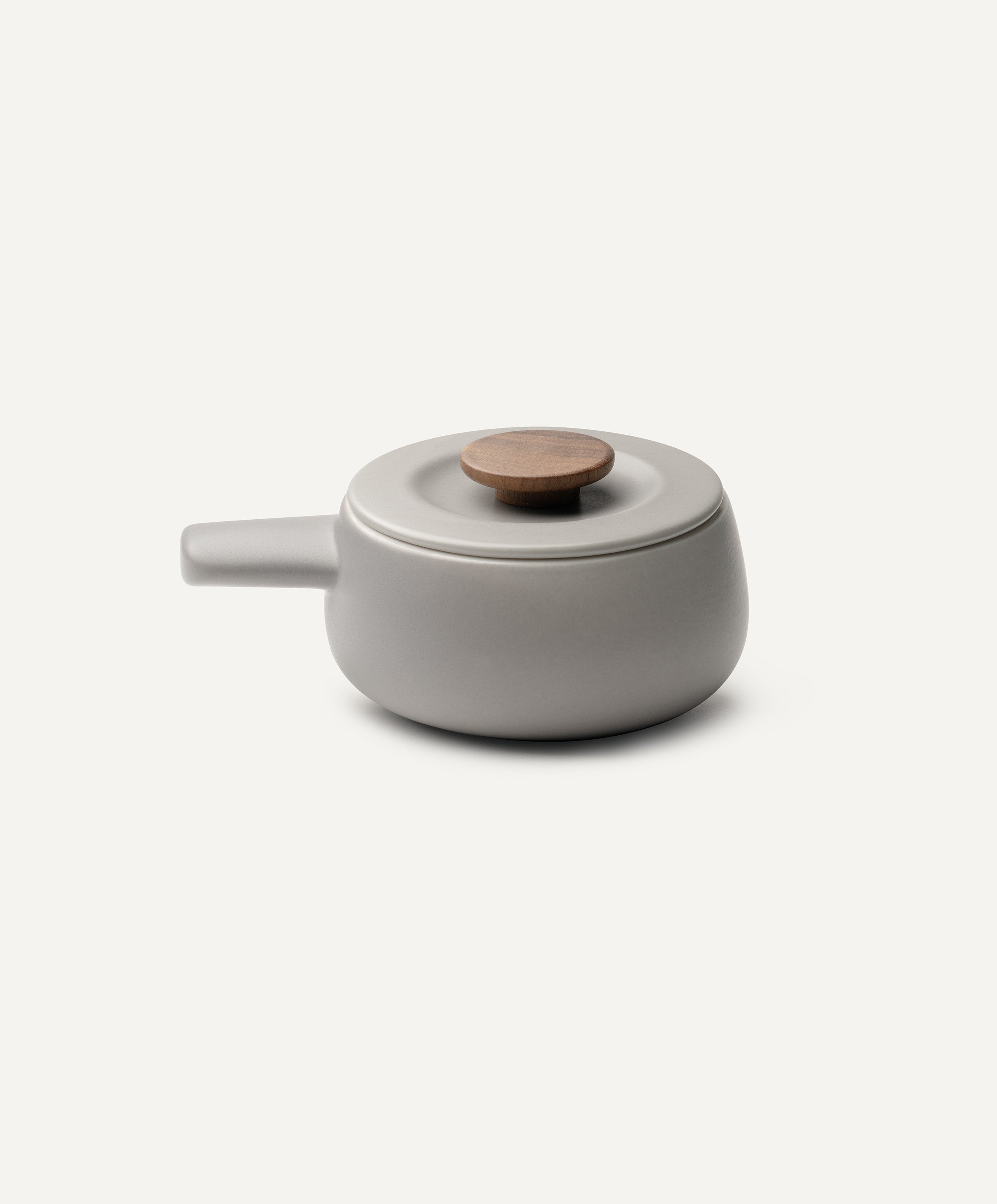 Fondi 7.6 fl oz / 225 mL self-heating ceramic fondue set in Soft Gray with lid charging on OHOM Pad 3