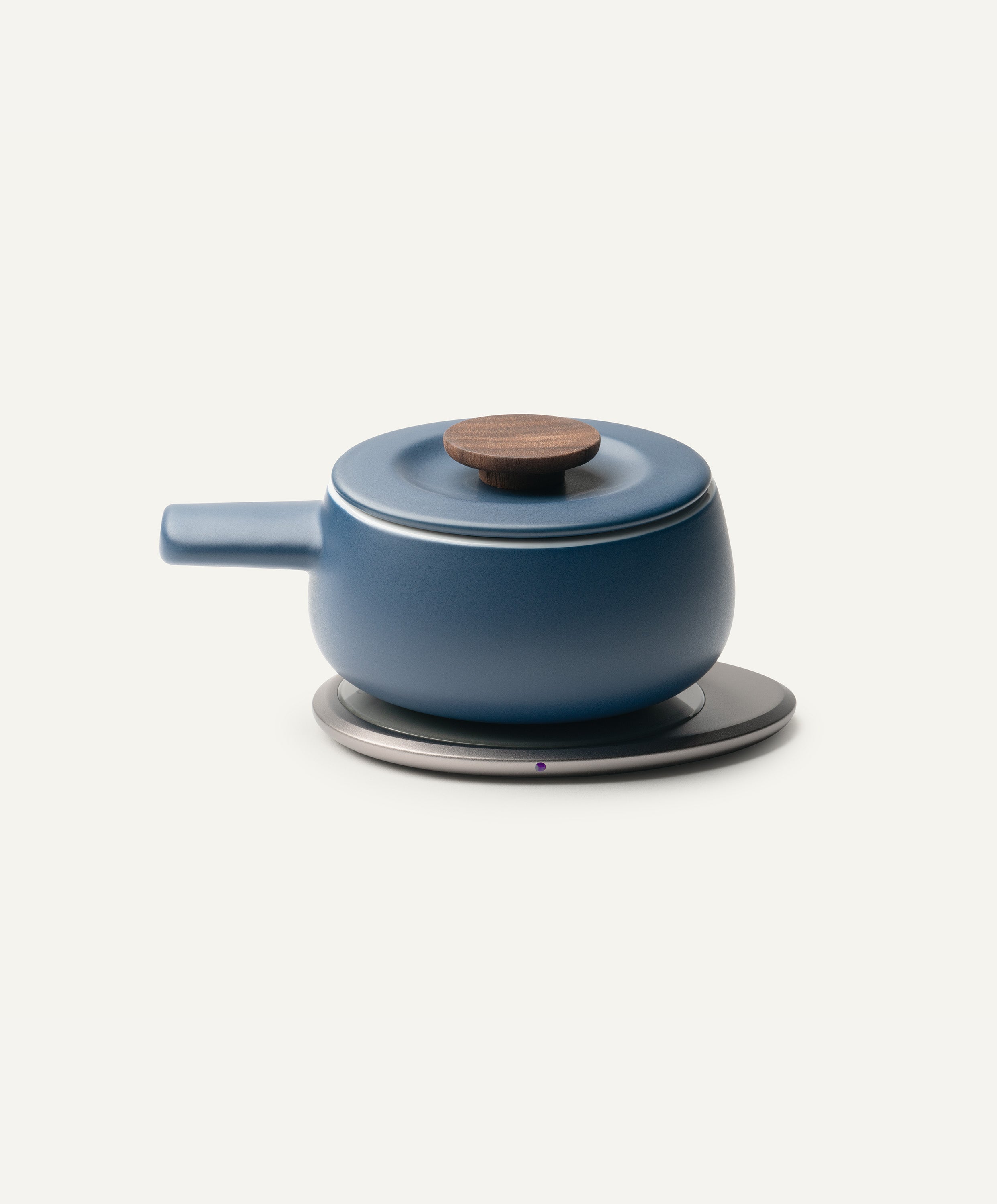 Fondi Self-Heating Ceramic Fondue 7.6 fl oz / 225 mL in Jasmine White on Ohom Charging Pad 3
