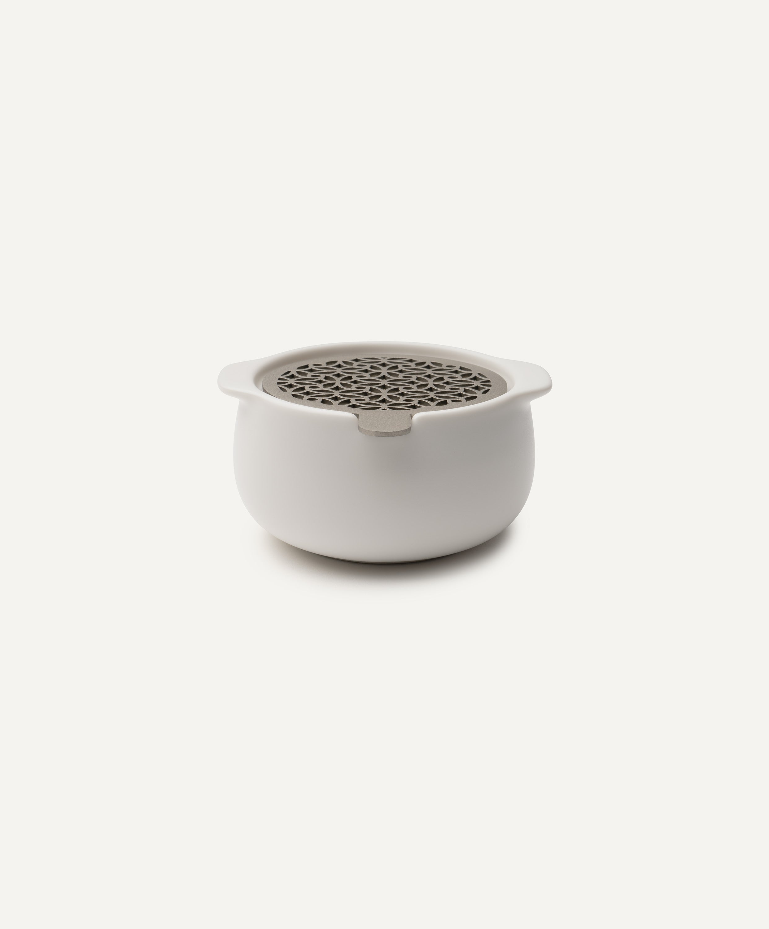 Jun Self-Heating Ceramic Diffuser 5 fl oz / 150 mL in Jasmine White with lid