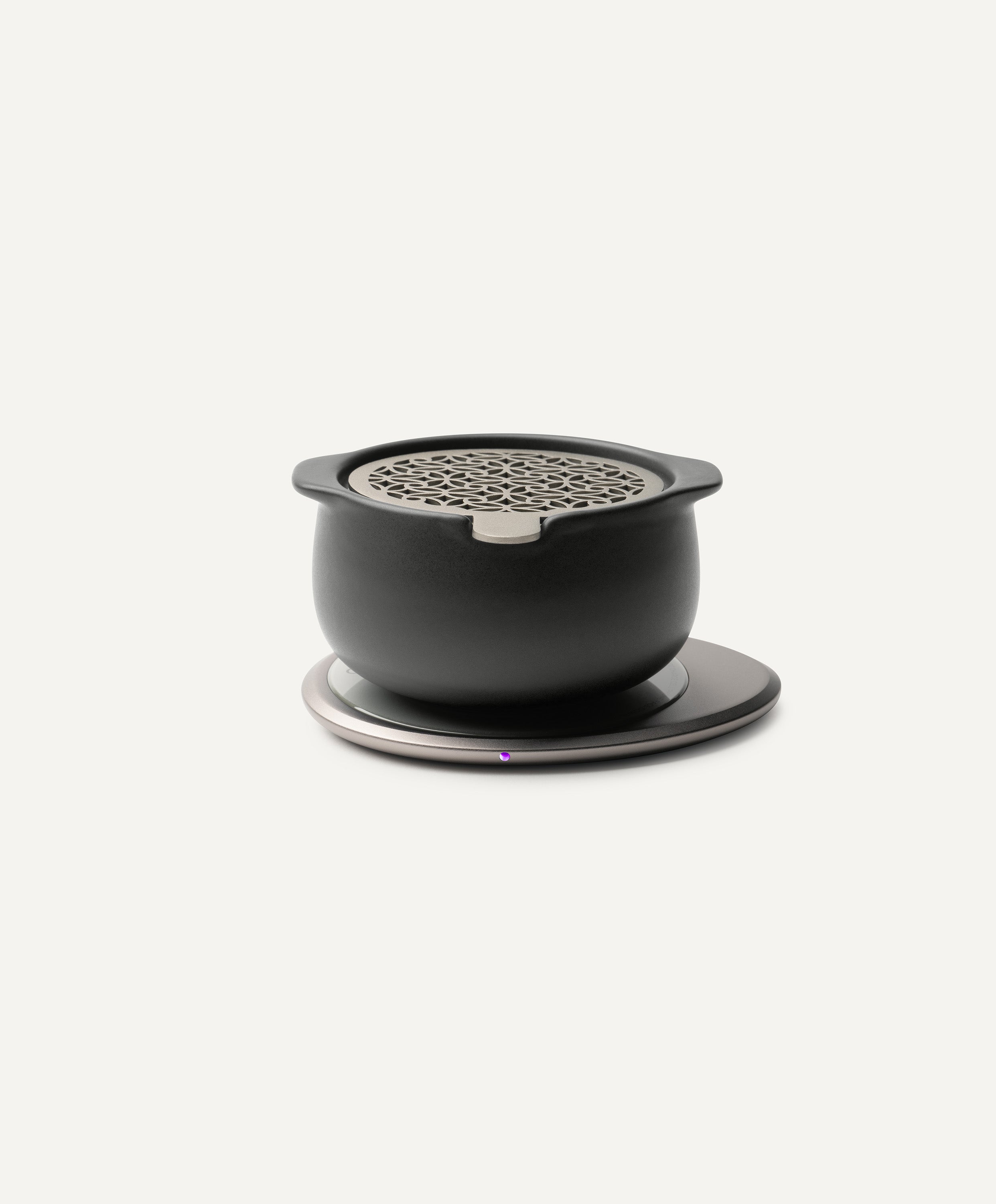 Jun Self-Heating Ceramic Diffuser 5 fl oz / 150 mL in Inkstone Black with lid on Ohom Pad 3