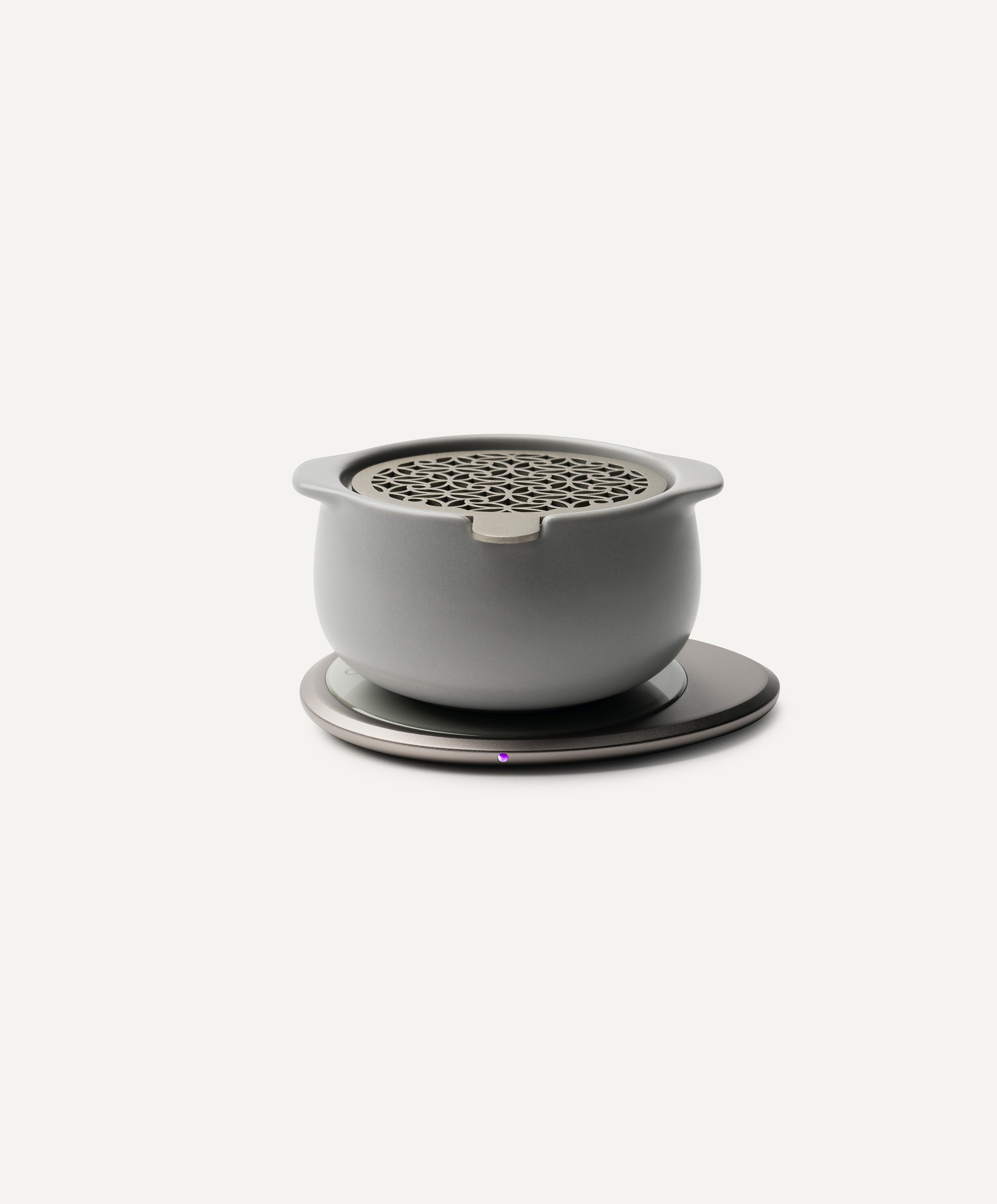 Jun Self-Heating Ceramic Diffuser 5 fl oz / 150 mL in Soft Gray with lid on Ohom Pad 3