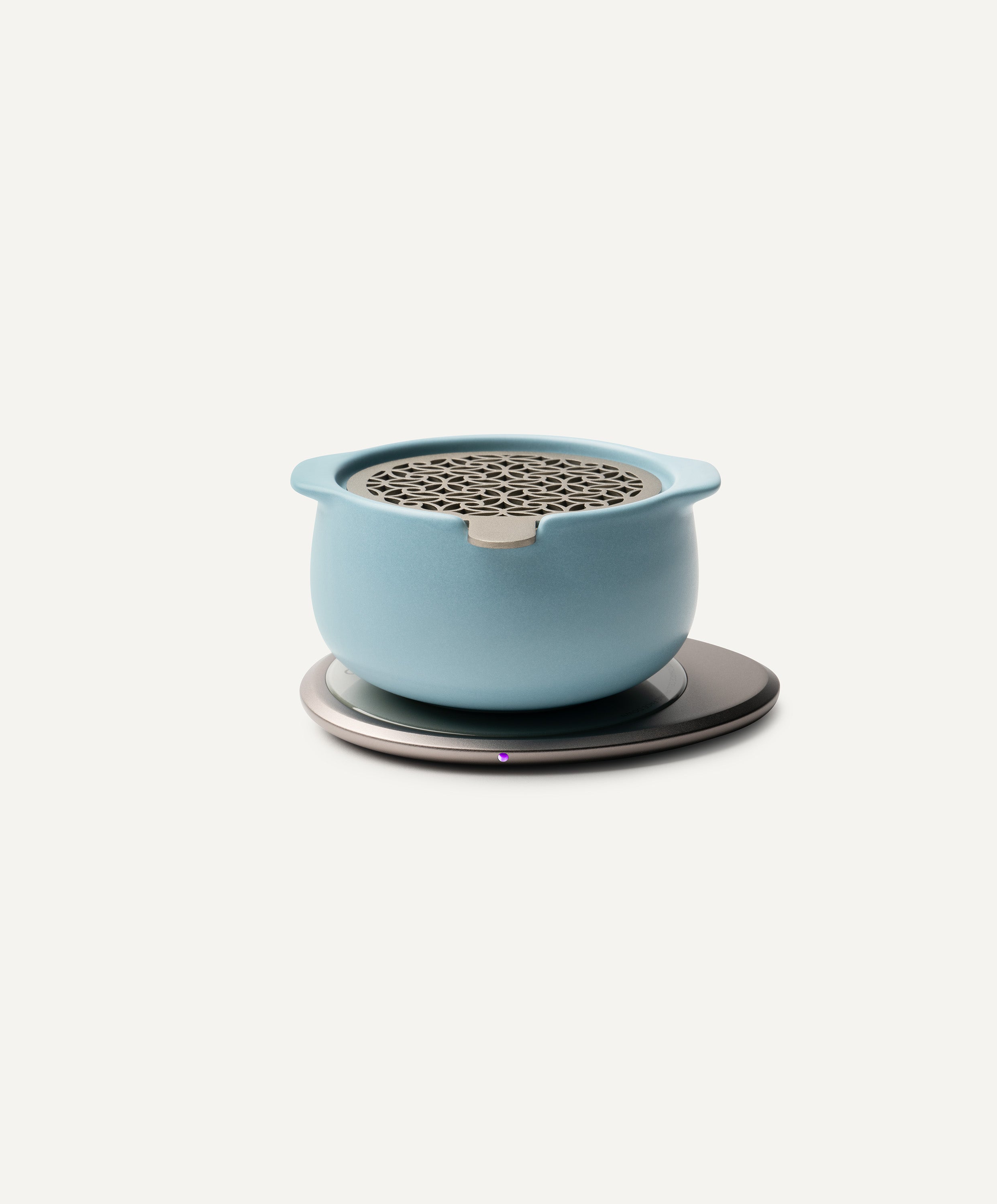 Jun Self-Heating Ceramic Diffuser 5 fl oz / 150 mL in Moonmist Blue with lid on Ohom Pad 3