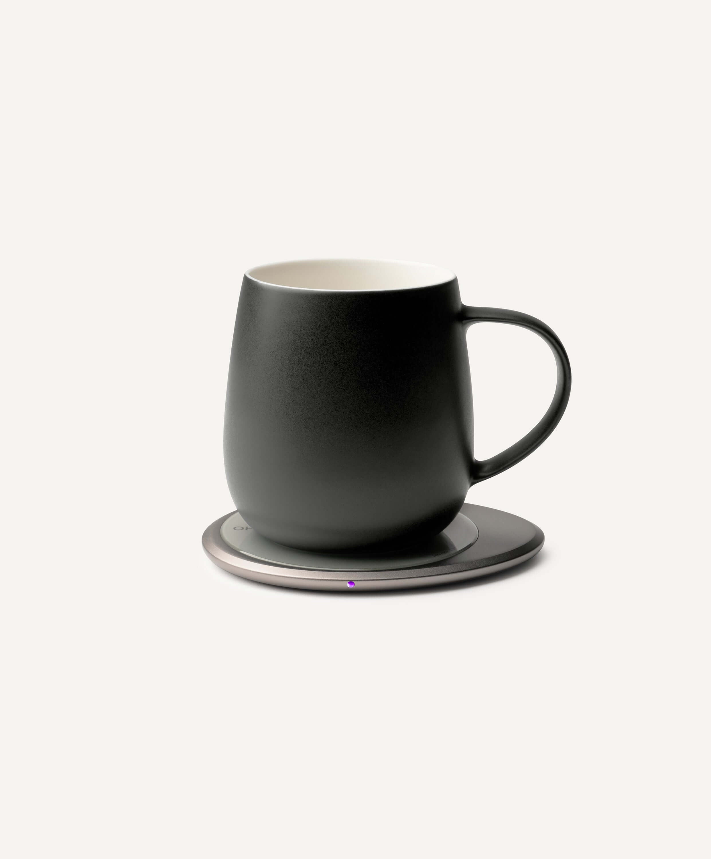 Ui 3 Self-Heating Ceramic Mug 12 fl oz / 355 mL in Inkstone Black on Ohom Charging Pad 3