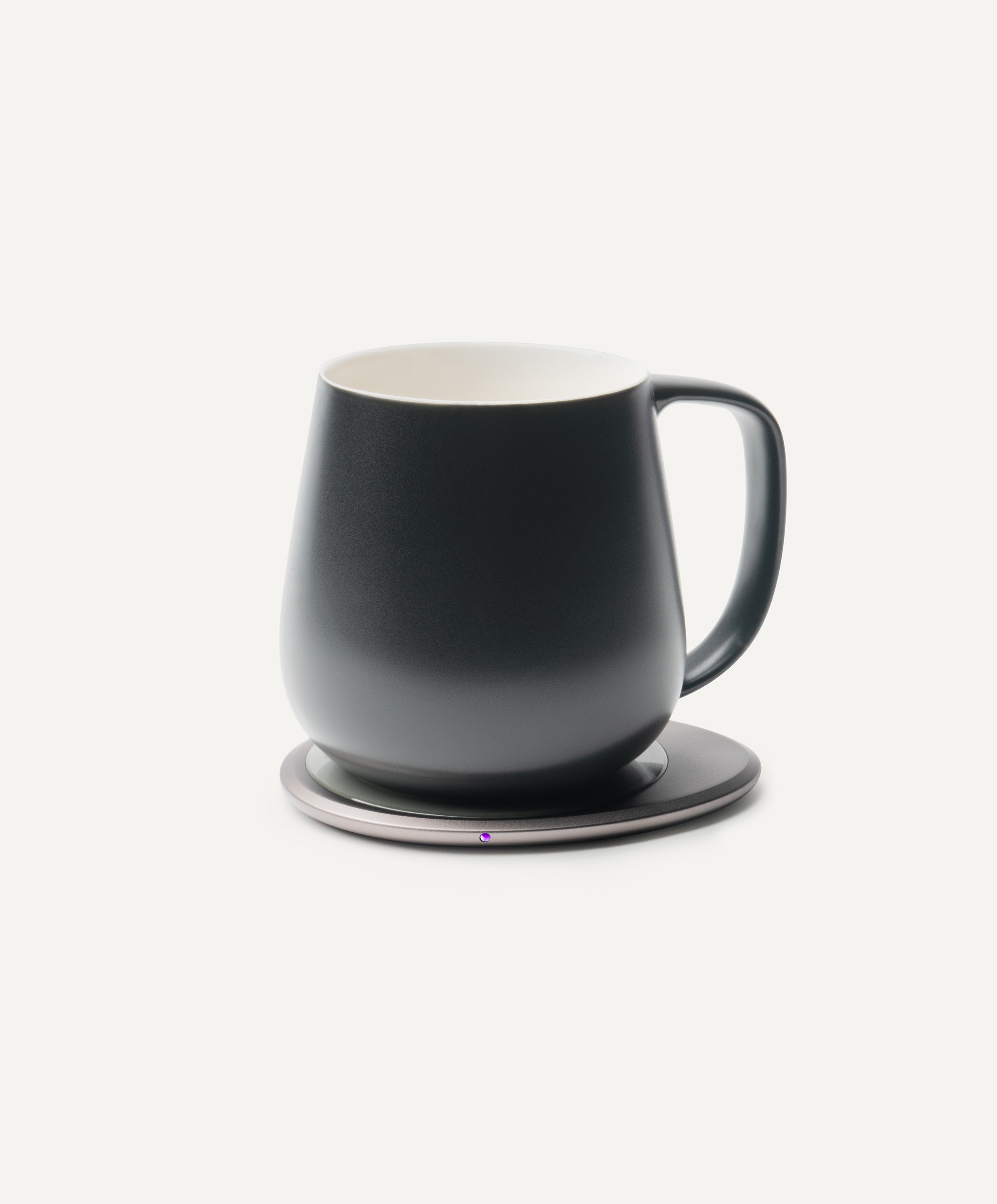Ui+ Self-Heating Ceramic Mug 18 fl oz / 532 mL in Inkstone Black on Ohom Charging Pad 3