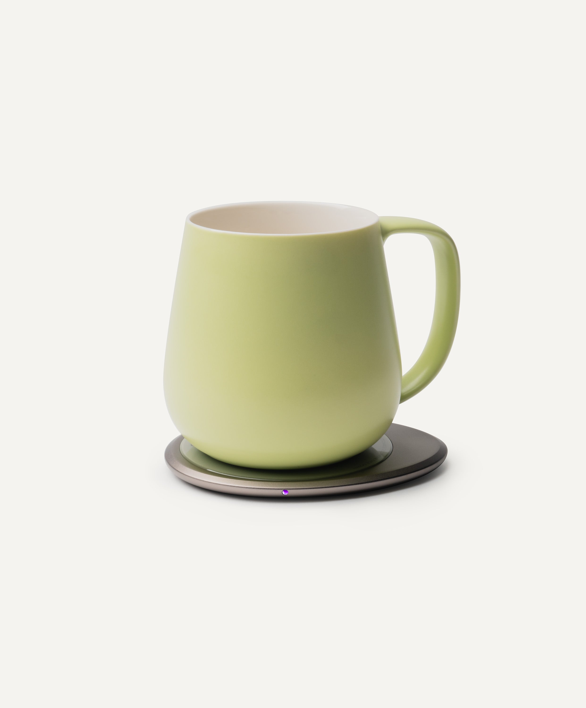 Ui+ Self-Heating Ceramic Mug 18 fl oz / 532 mL in Verde Green on Ohom Charging Pad 3