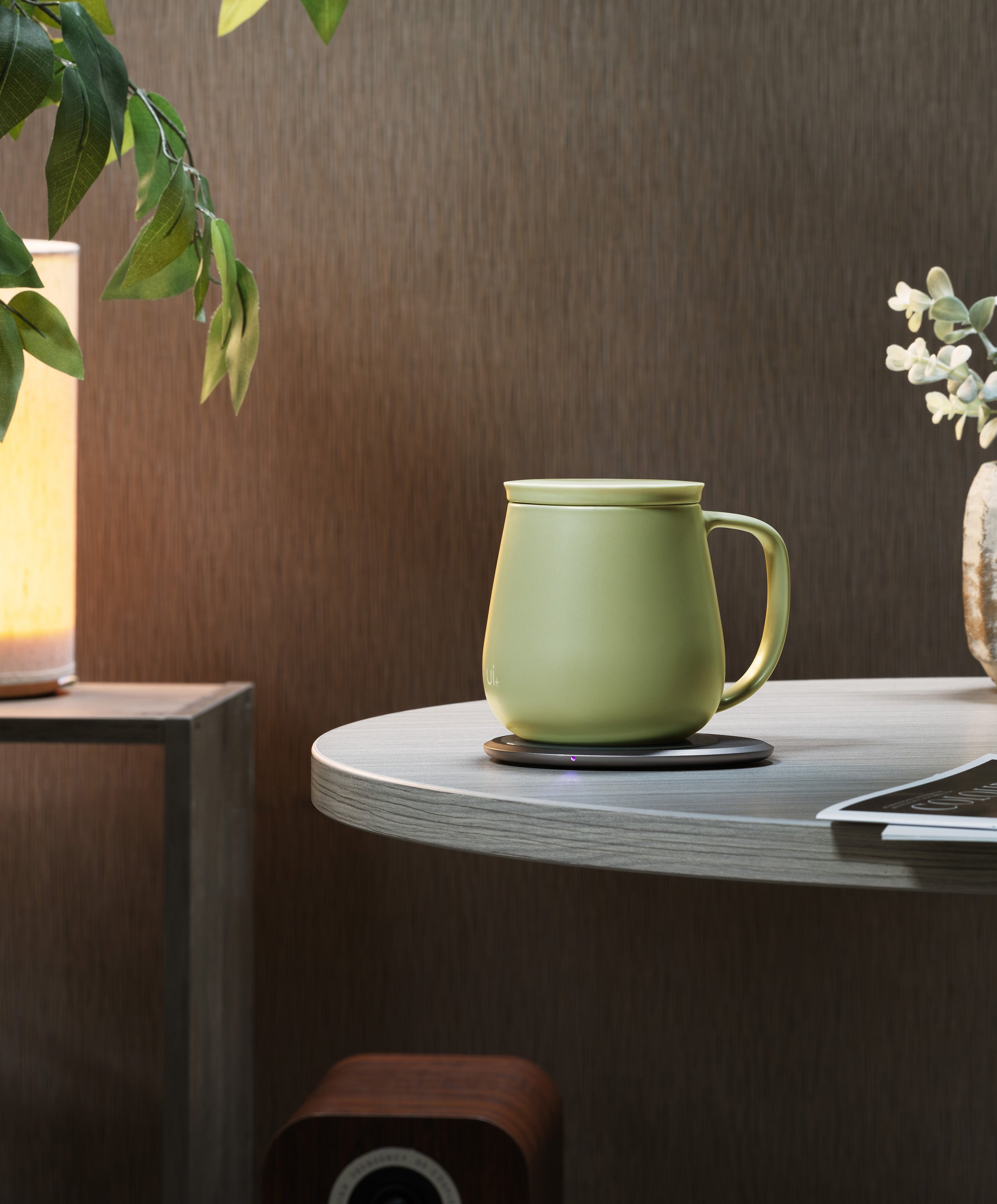 Ui+ self-heating ceramic mug 18 fl oz / 532 mL in Verde Green charging on OHOM Pad 3 from Unity Family Self-Heating Gift Set