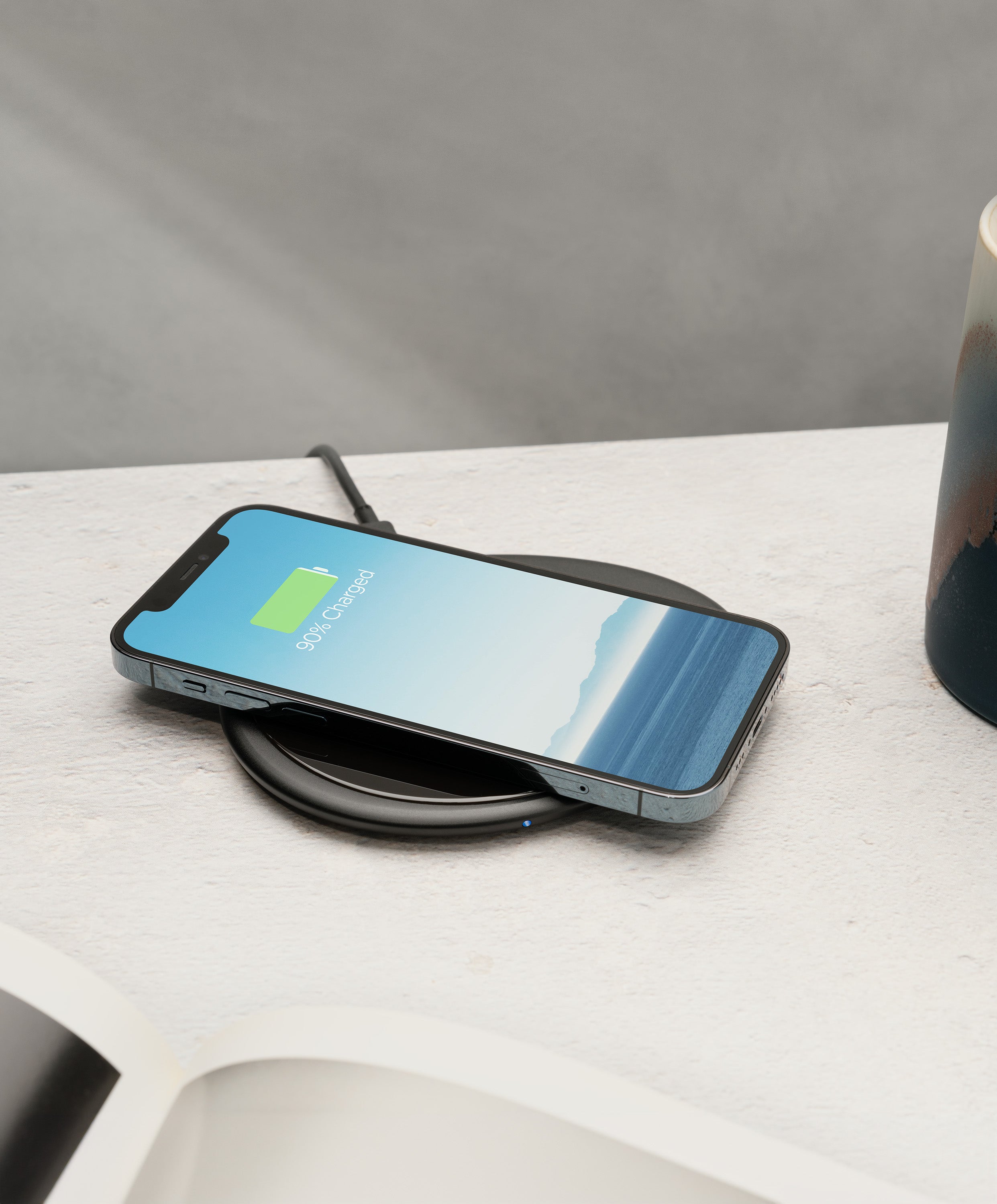 Ui Artist Collection Black OHOM Pad 3 charging iPhone