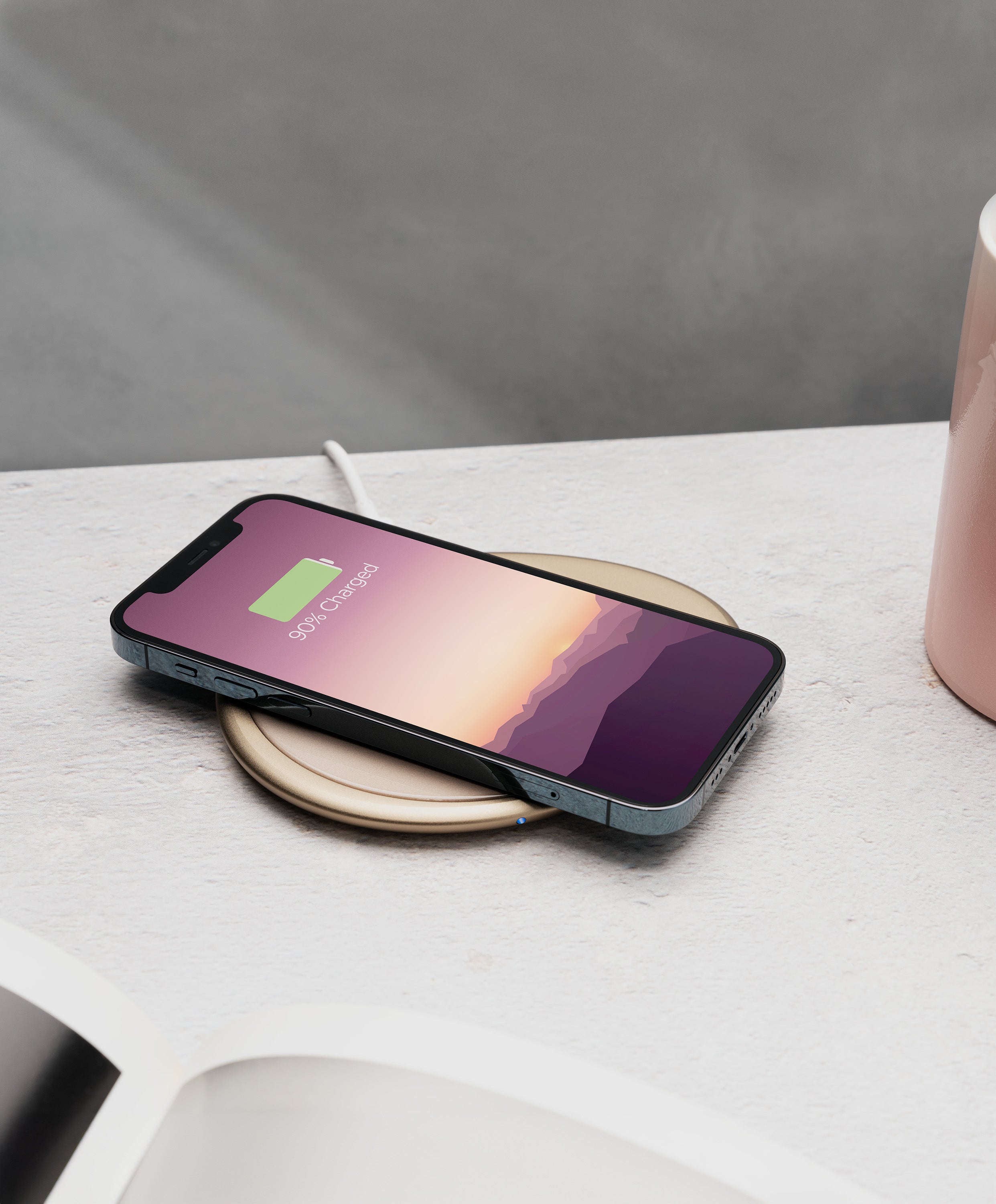 Ui Artist Collection Gold OHOM Pad 3 charging iPhone