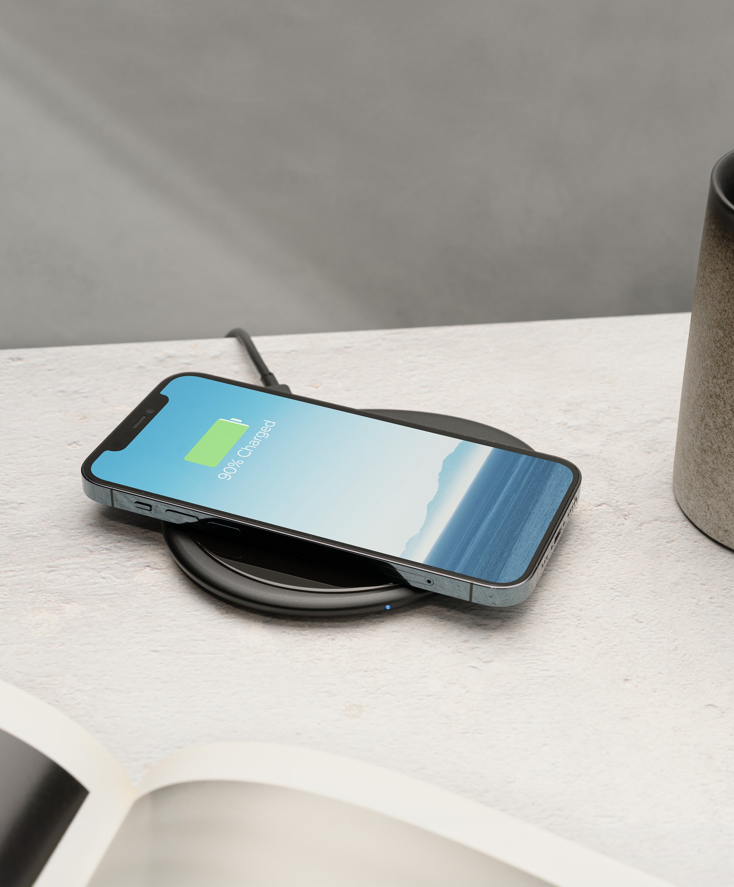 Ui Artist Collection Black OHOM Pad 3 charging iPhone