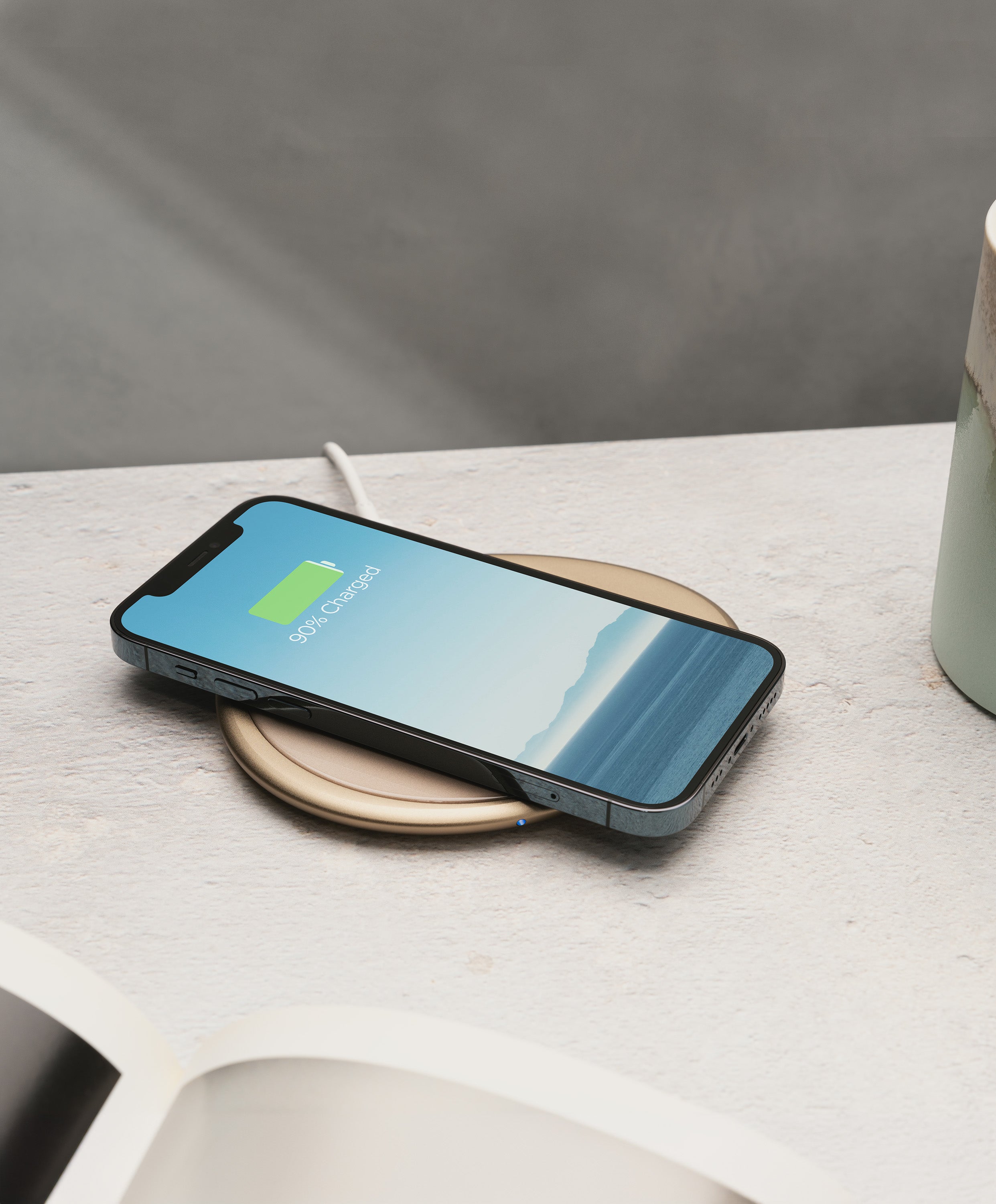 Ui Artist Collection Gold OHOM Pad 3 charging iPhone