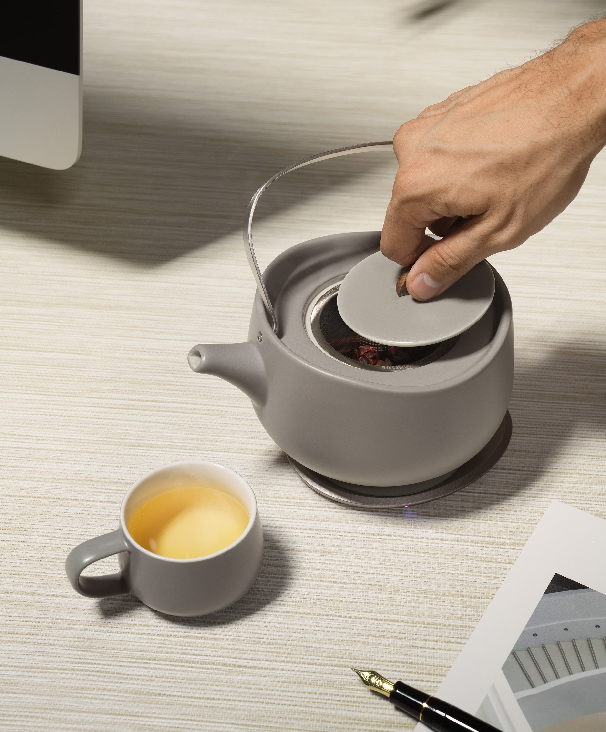 Leiph Self-heating Teapot Set - Soft Gray