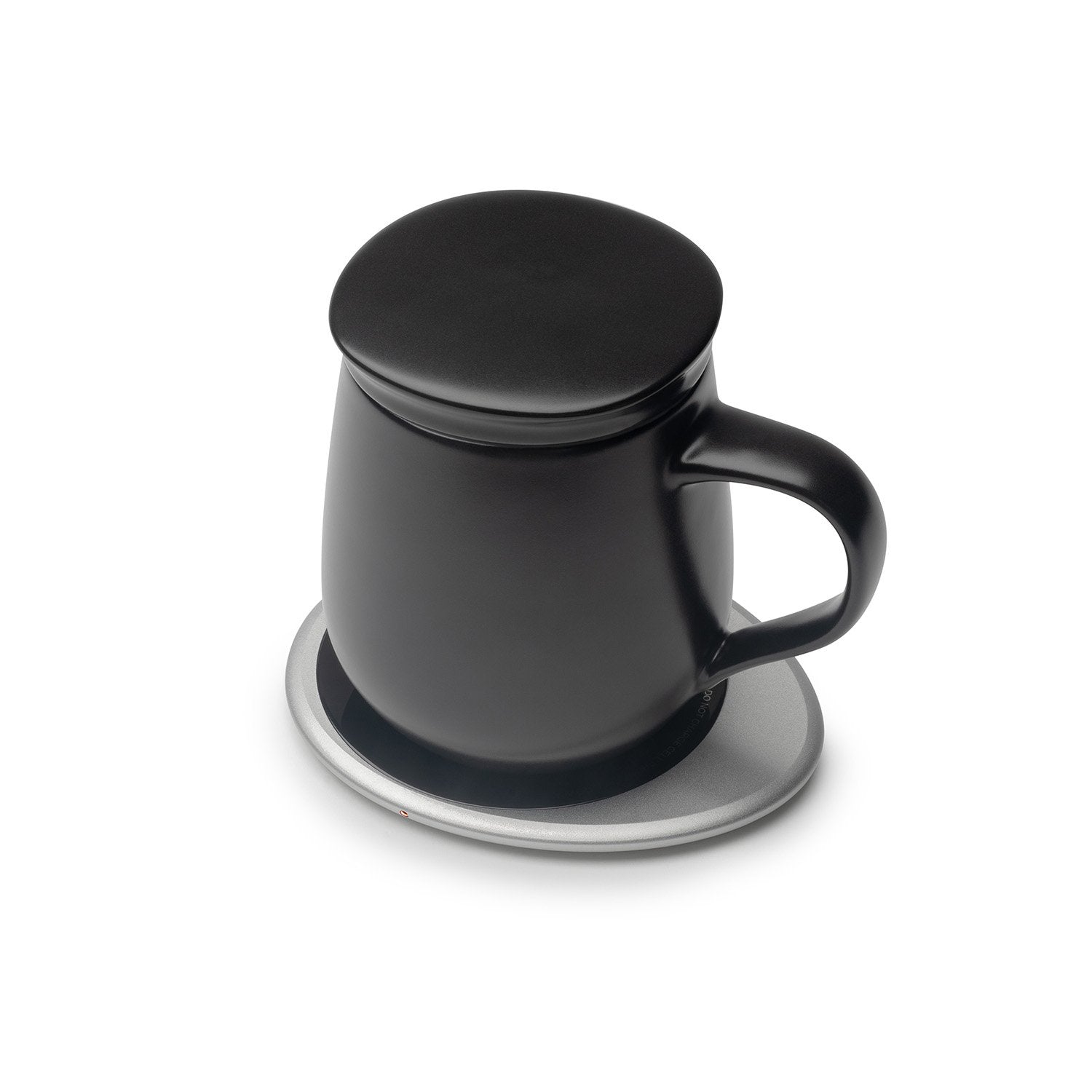 Black mug with lid on black pebble heating pad