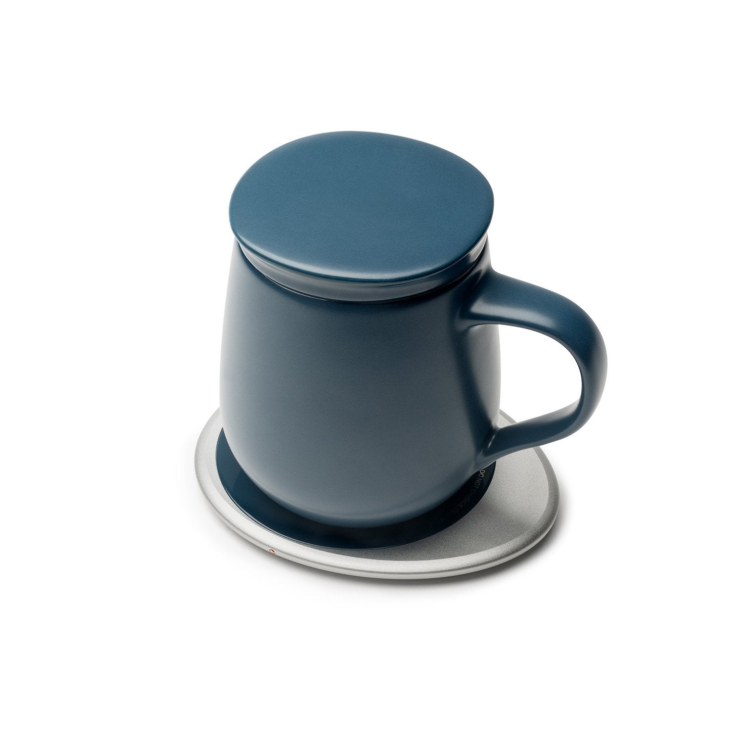 Navy mug with lid on pebble heating pad